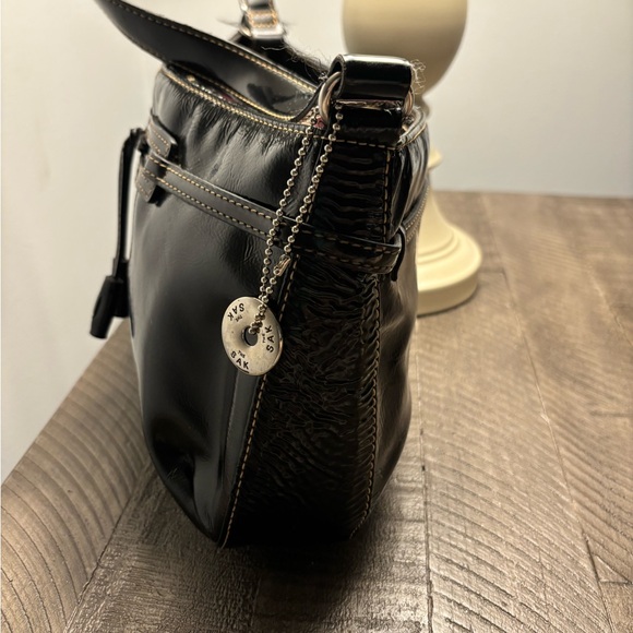 The Sak Y2K Leather Handbag with Vibrant Pink Lining - Picture 4 of 5